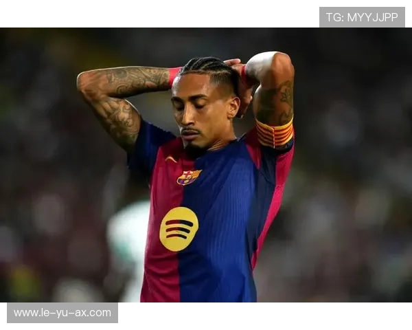 拉菲尼亚双脚技术大爆发,展现多面进攻威胁 拉菲尼亚双脚技术大爆发,展现多面进攻威胁