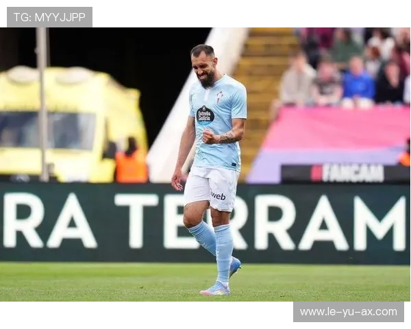 拉菲尼亚传球视野惊艳全场，精准调度引领球队进攻潮流